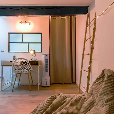 Lägenhet Romantique Duplex Au Pied De La Cite *